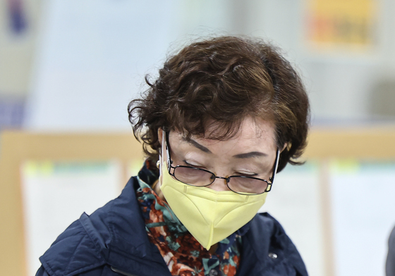 법정 출석하는 김건희 여사 모친 최은순씨