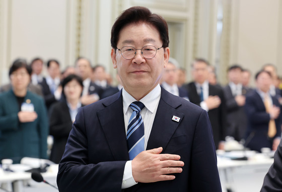 국민의례하는 이재명 대통령