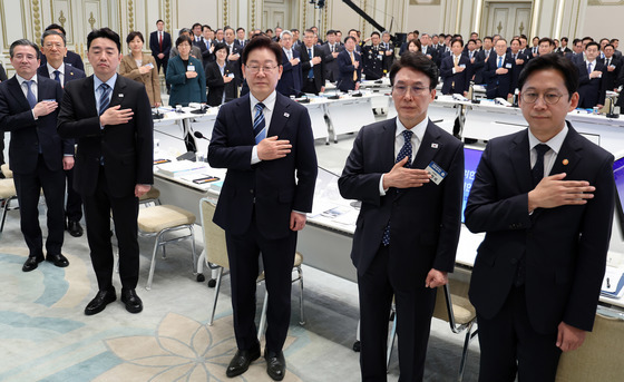 국민의례하는 이재명 대통령