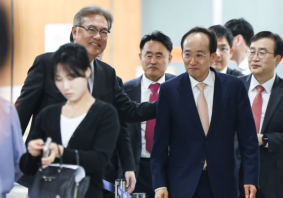 인사 나누는 정진석·추경호