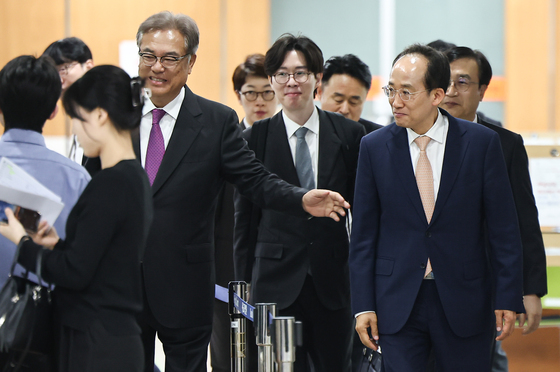 인사 나누는 정진석·추경호