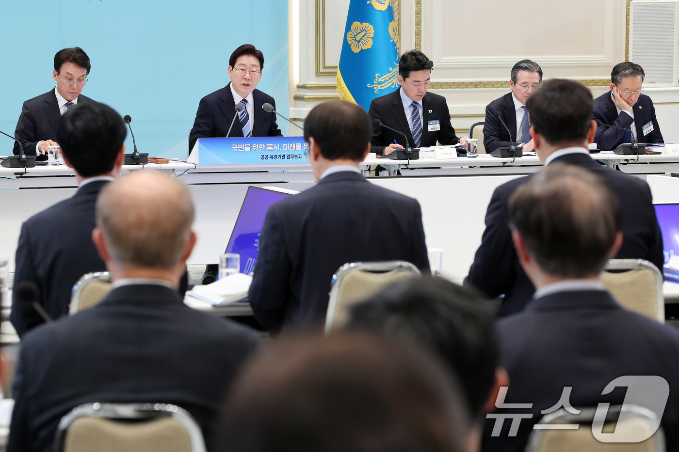 (서울=뉴스1) 이재명 기자 = 이재명 대통령이 17일 청와대에서 열린 공공기관 및 유관기관 업무보고에서 발언을 하고 있다. 2026.4.17/뉴스1