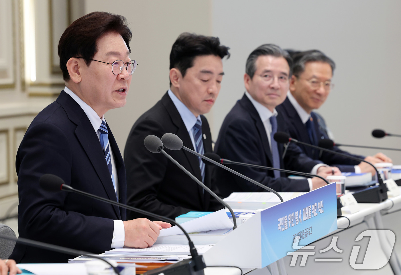 (서울=뉴스1) 이재명 기자 = 이재명 대통령이 17일 청와대에서 열린 공공기관 및 유관기관 업무보고에서 발언을 하고 있다. 2026.4.17/뉴스1