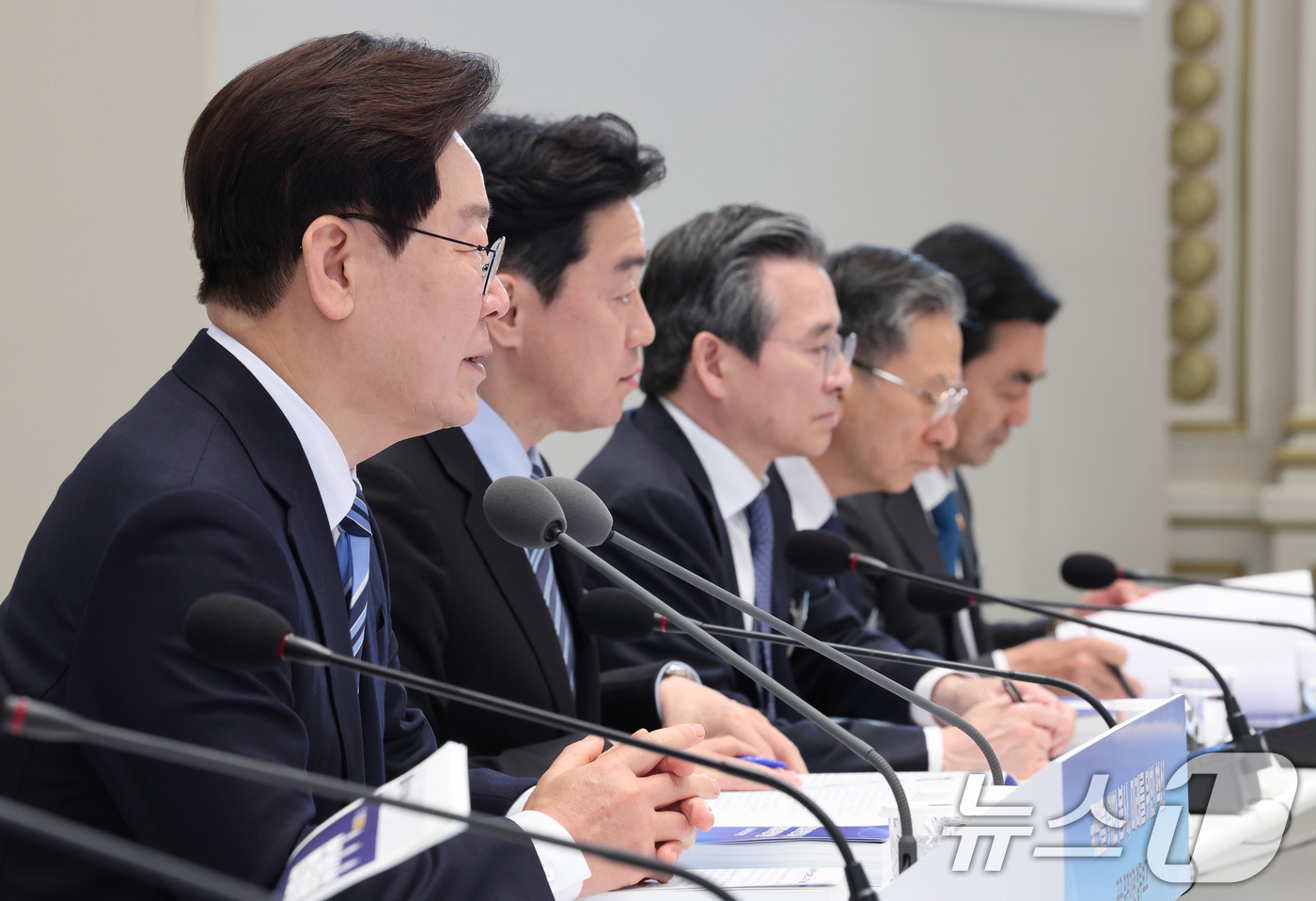 (서울=뉴스1) 이재명 기자 = 이재명 대통령이 17일 청와대에서 열린 공공기관 및 유관기관 업무보고에서 발언을 하고 있다. 2026.4.17/뉴스1