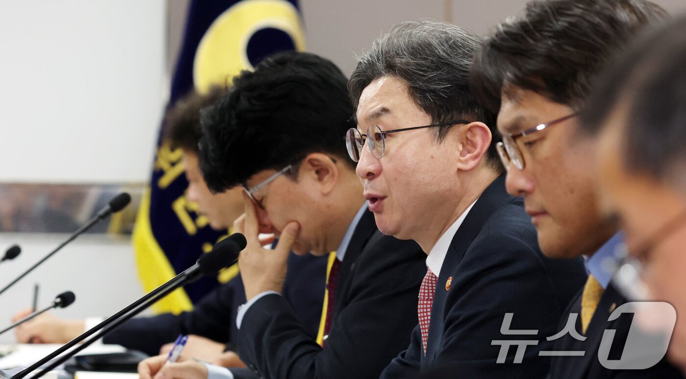 본문 이미지 - 이억원 금융위원장. 2026.4.17 ⓒ 뉴스1 김명섭 기자