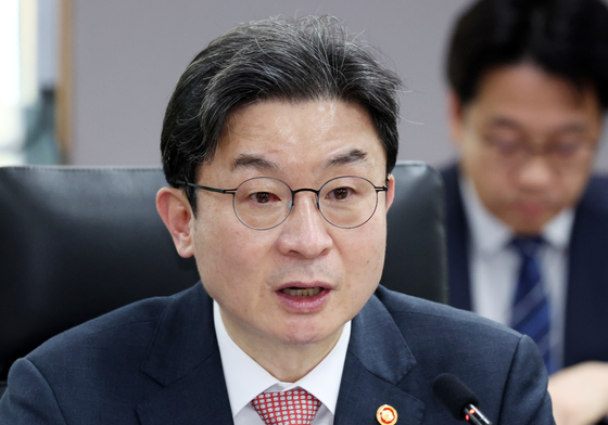 발언하는 이억원 위원장