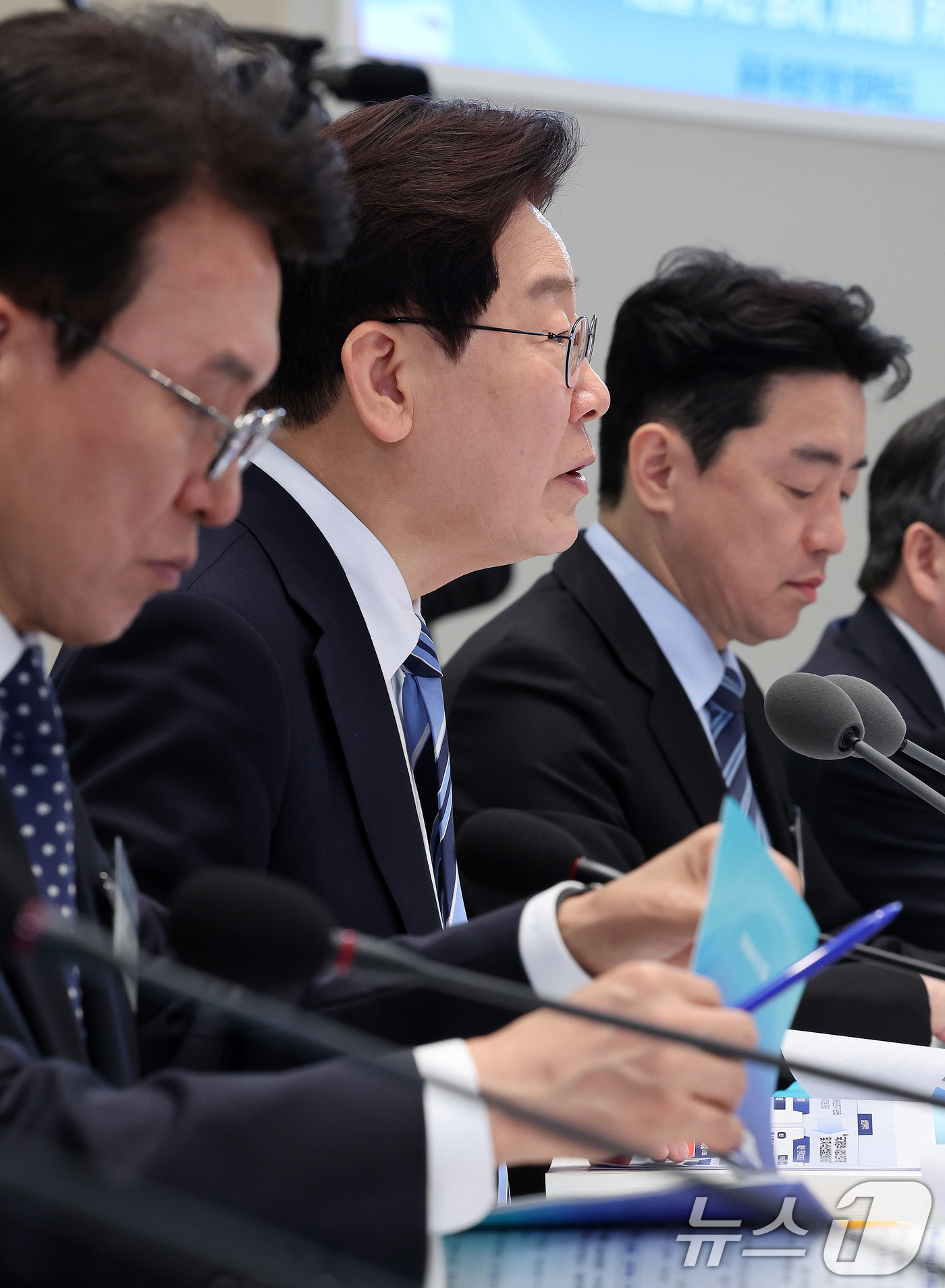 (서울=뉴스1) 이재명 기자 = 이재명 대통령이 17일 청와대에서 열린 공공기관 및 유관기관 업무보고에서 발언을 하고 있다. 2026.4.17/뉴스1