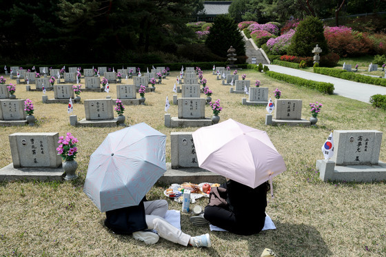 4.19민주묘지 찾은 유족