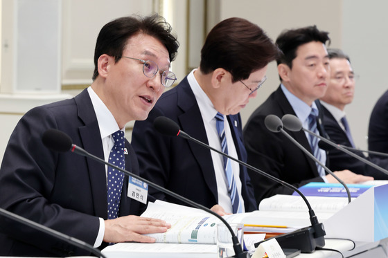 발언하는 김민석 총리