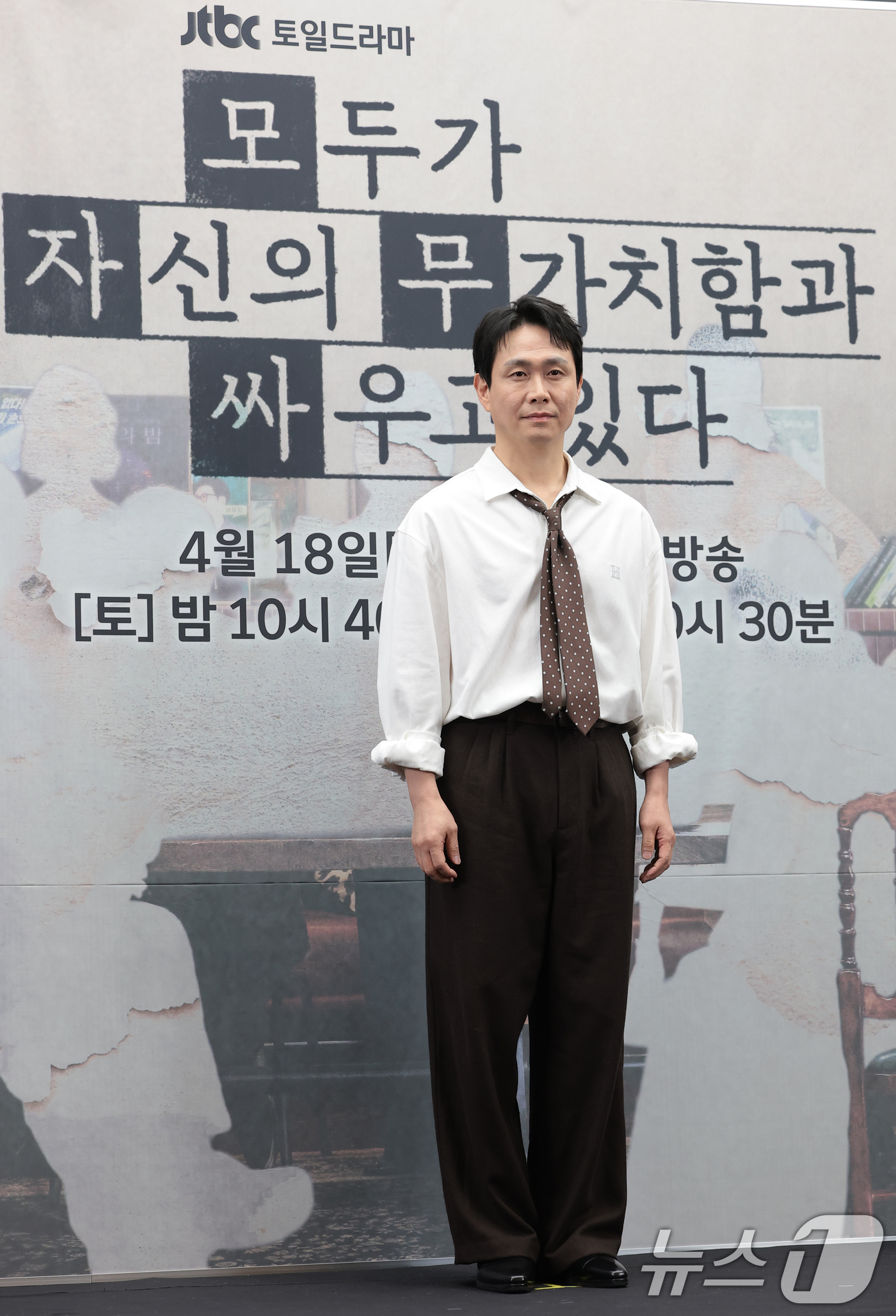 (서울=뉴스1) 권현진 기자 = 배우 오정세가 17일 서울 마포구 상암동 스탠포드 호텔에서 열린 JTBC 드라마 '모두가 자신의 무가치함과 싸우고 있다'(이하 모자무싸) 제작발표회 …