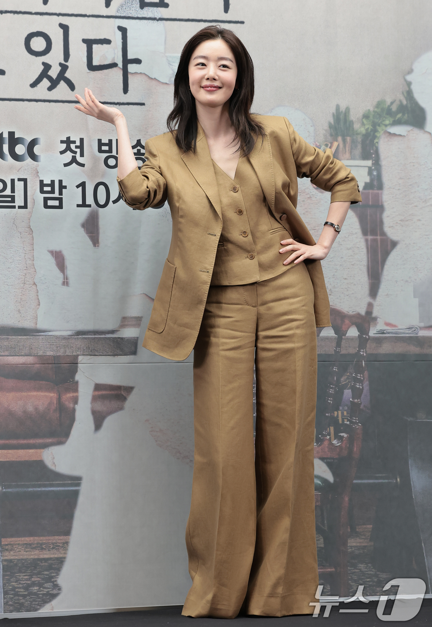 (서울=뉴스1) 권현진 기자 = 배우 한선화가 17일 서울 마포구 상암동 스탠포드 호텔에서 열린 JTBC 드라마 '모두가 자신의 무가치함과 싸우고 있다'(이하 모자무싸) 제작발표회 …