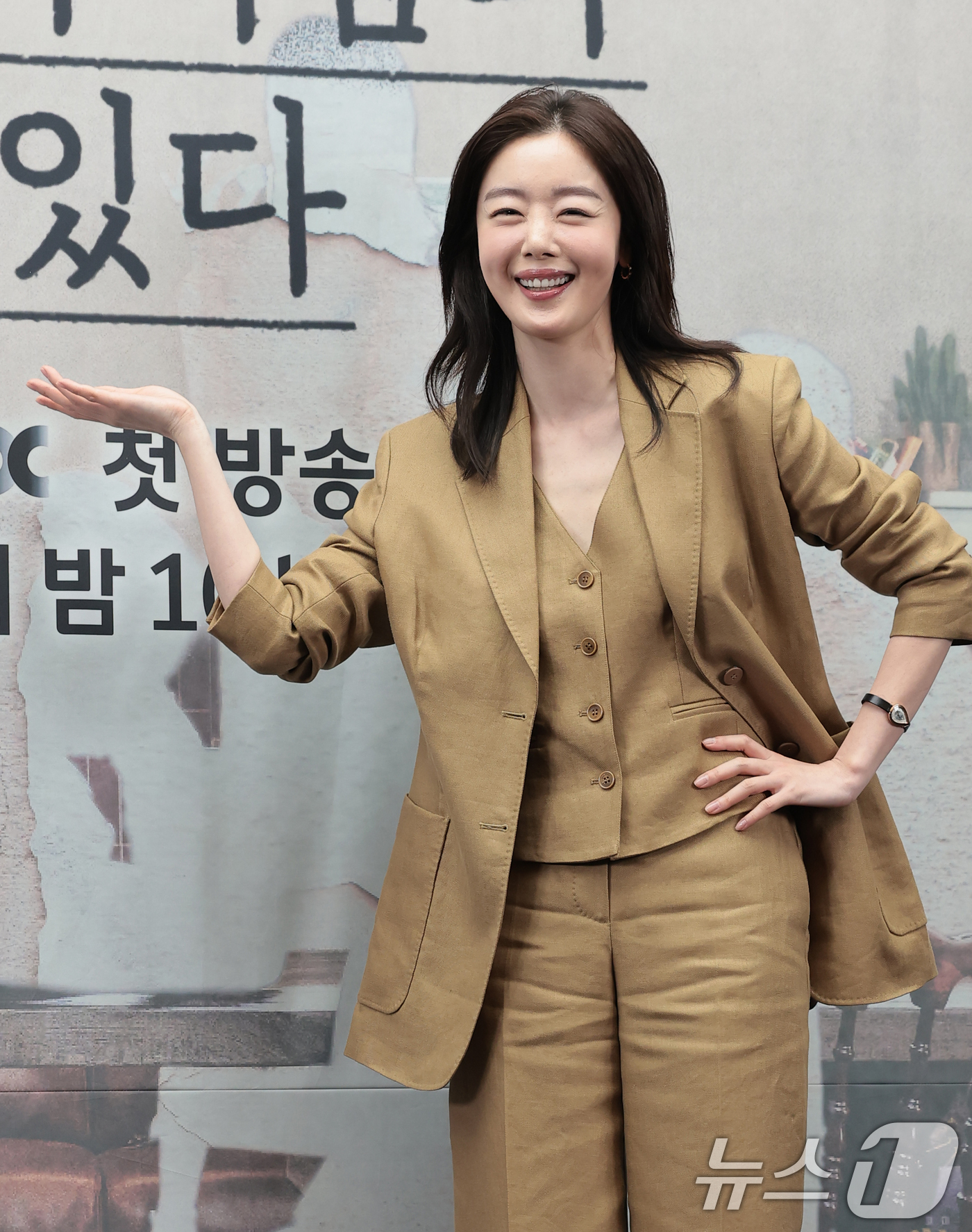 (서울=뉴스1) 권현진 기자 = 배우 한선화가 17일 서울 마포구 상암동 스탠포드 호텔에서 열린 JTBC 드라마 '모두가 자신의 무가치함과 싸우고 있다'(이하 모자무싸) 제작발표회 …