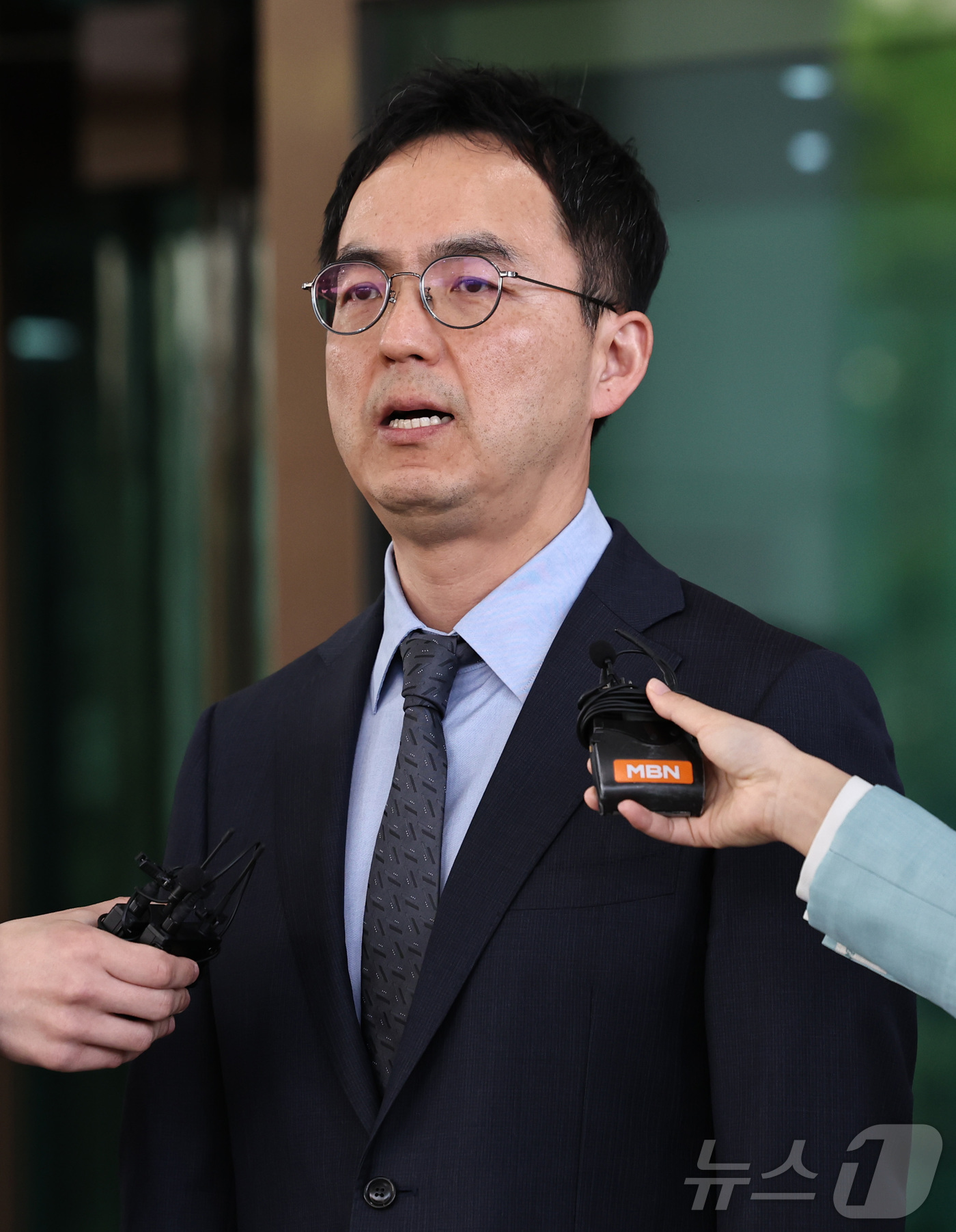 (서울=뉴스1) 구윤성 기자 = 구자현 검찰총장 직무대행이 17일 오후 서울 서초구 대검찰청에서 대장동·대북송금 의혹 사건을 둘러싼 정치권의 국정조사와 관련해 입장을 밝히고 있다. …