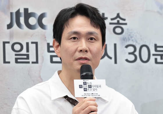 인사말 하는 오정세