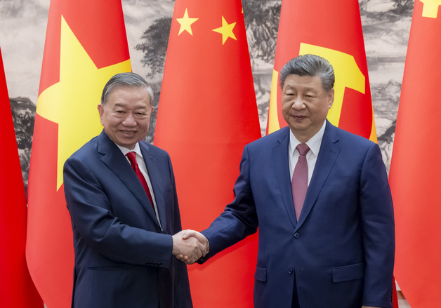 中-베트남 "운명공동체 심화…모든 형태 일방주의 반대" 공동성명