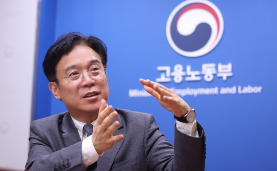 김영훈 노동장관 "AI 시대 새 노동제도 발명…K노동회의소 구상"
