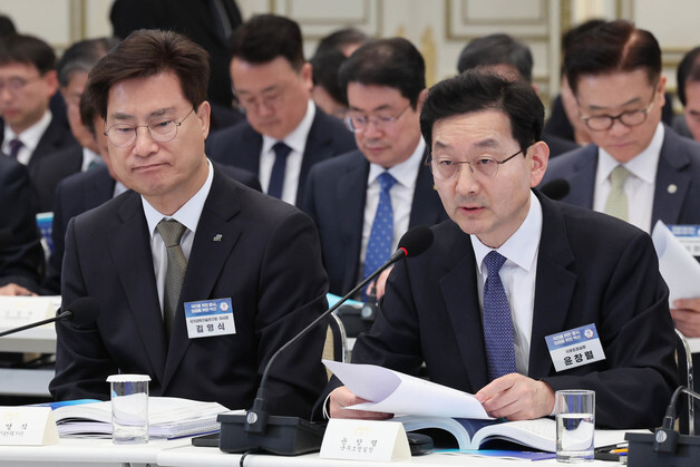 업무보고 하는 윤창렬 국무조정실장