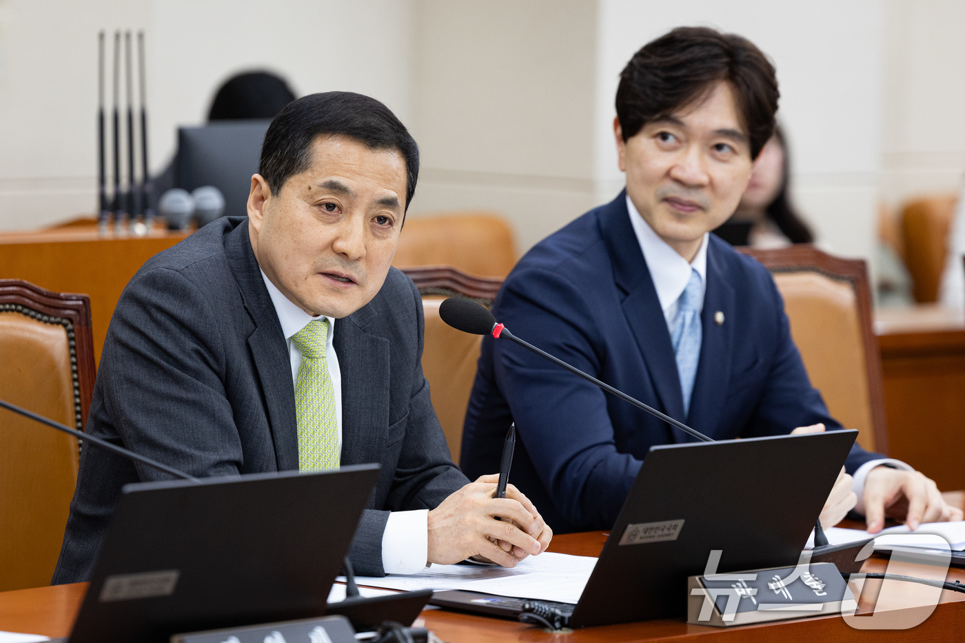 (서울=뉴스1) 유승관 기자 = 박대출 국민의힘 의원이 17일 서울 여의도 국회에서 열린 제434회 국회(임시회) 재정경제기획위원회 제4차 전체회의에서 신현송 한국은행 총재후보자 …