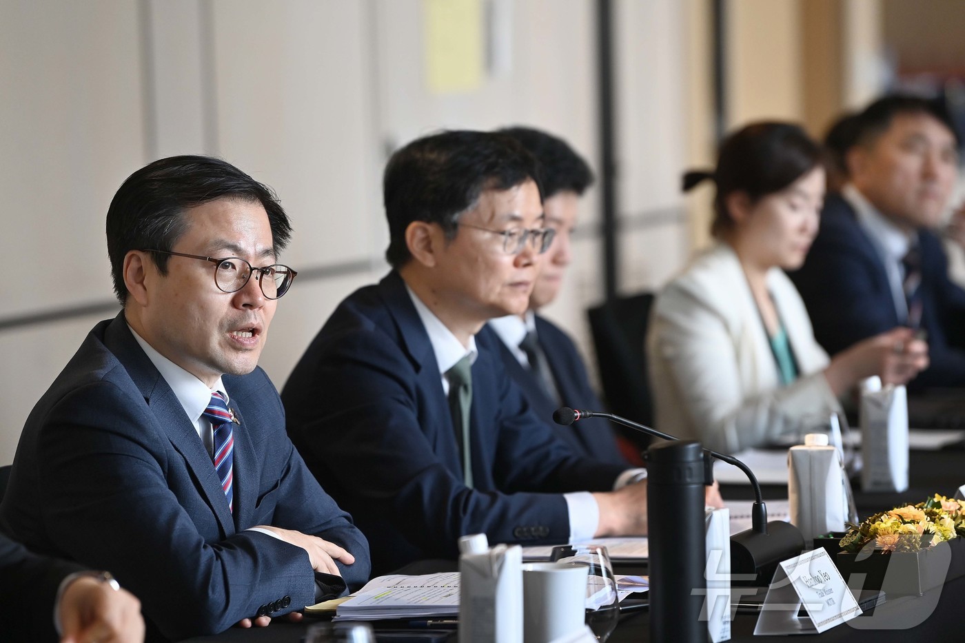 (서울=뉴스1) = 여한구 산업통상부 통상교섭본부장이 17일 오후 서울 종로구 포시즌스호텔에서 열린 제13차 한-EU FTA 무역위원회 및 제1차 차세대전략대화에서 발언을 하고 있 …