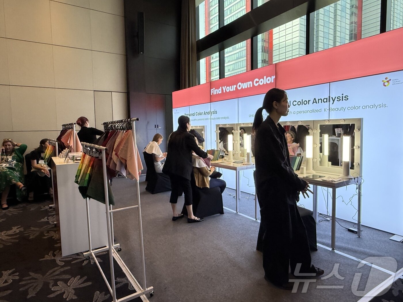 본문 이미지 - 17일 오후 서울 여의도 콘래드서울에서 열린 2026 버츄오소 심포지엄 K-뷰티 체험 ⓒ 뉴스1 윤슬빈 관광전문기자