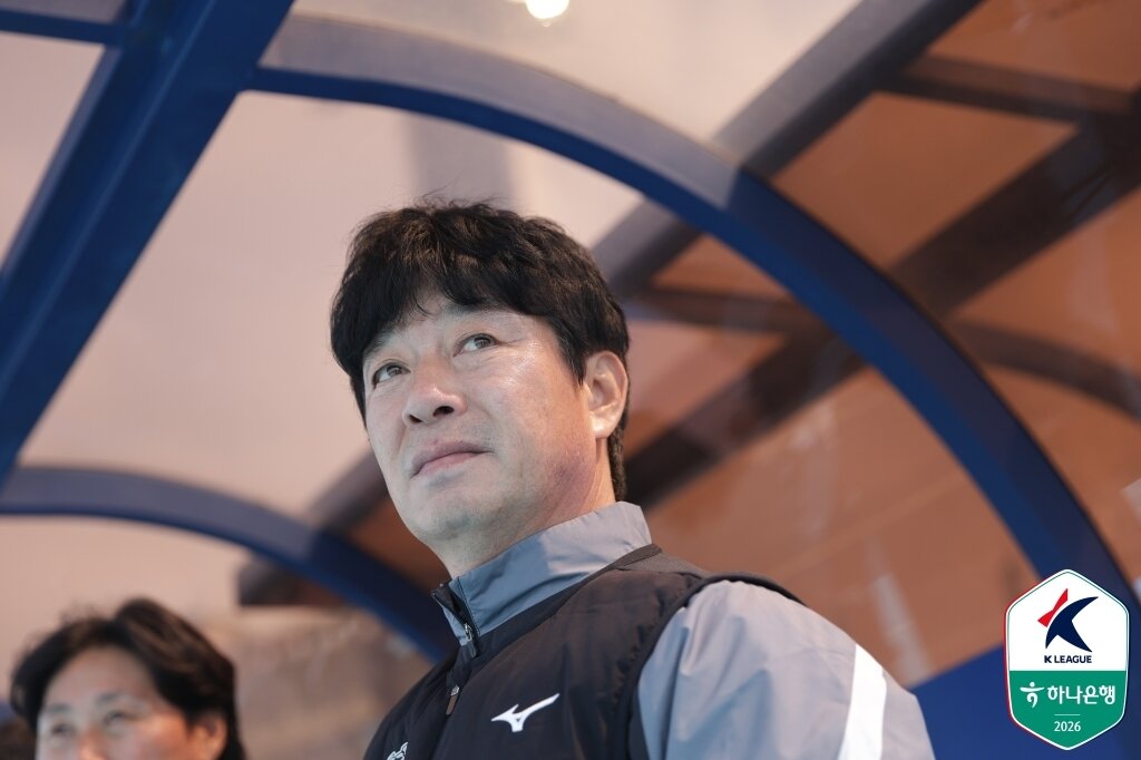 본문 이미지 - 김병수 감독 부임 후 수비 안정화에 많은 공을 들였으나 여전히 약점이 나아지지 않고 있는 대구FC다. (한국프로축구연맹 제공)