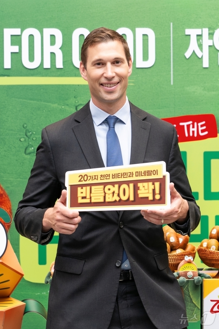 (서울=뉴스1) = 프리미엄 키위 브랜드 제스프리(Zespri)는 뉴질랜드의 청정 농가에서 직접 재배한 키위를 올해 국내에 첫 출하한다고 20일 밝혔다.제이슨 테 브레이크 제스프리 …