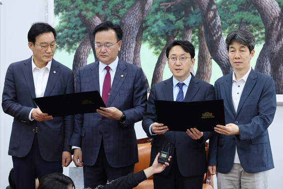 합의문 발표하는 천준호·유상범