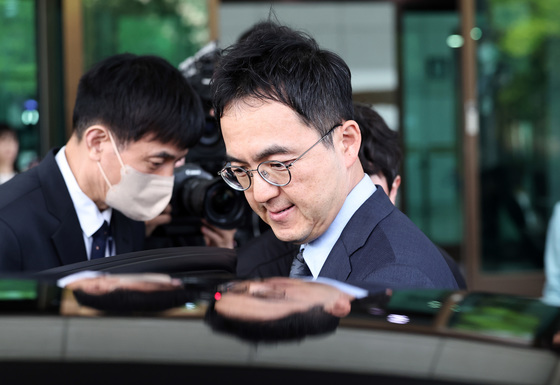 청사 나서는 구자현 검찰총장 직무대행