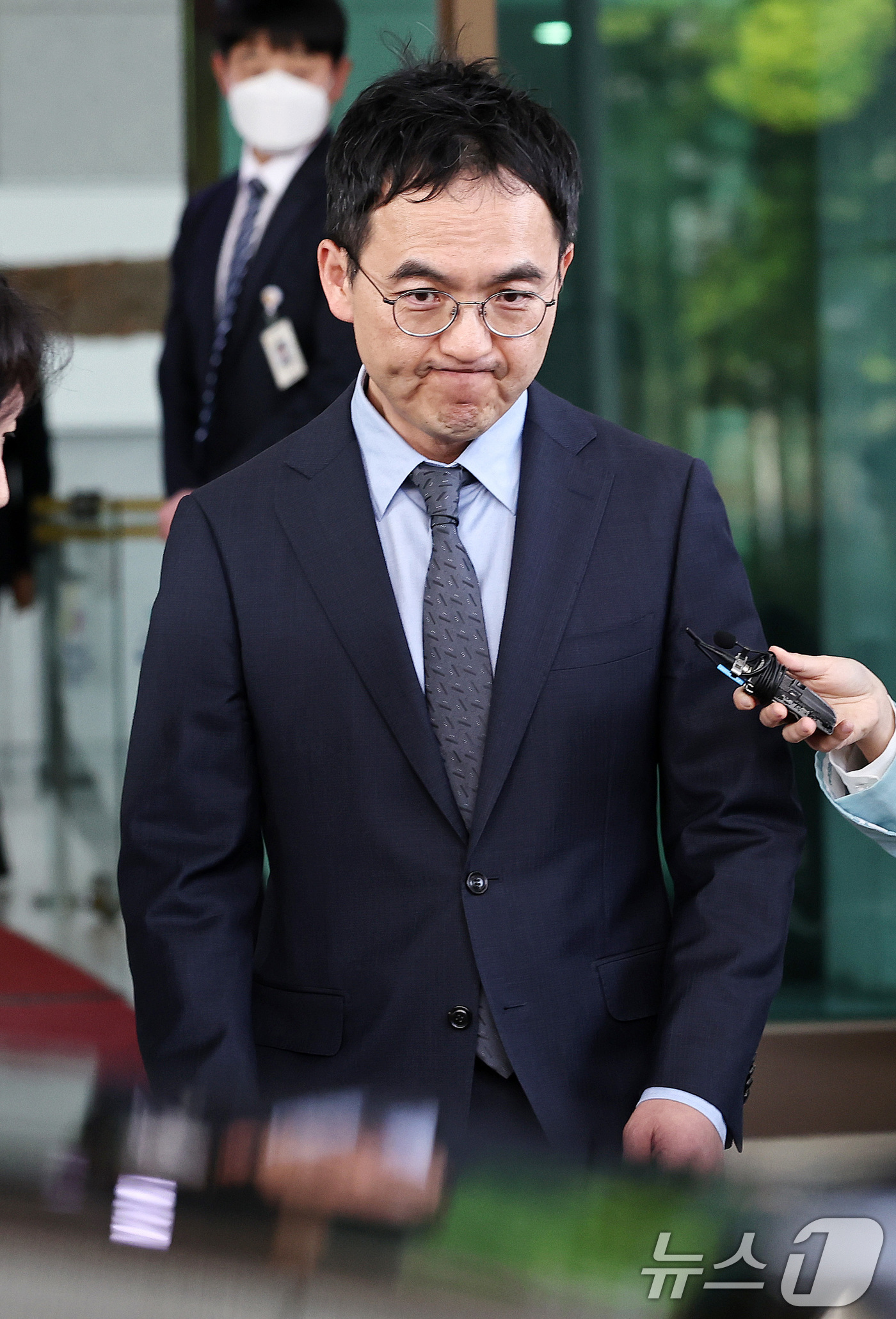 (서울=뉴스1) 구윤성 기자 = 구자현 검찰총장 직무대행이 17일 오후 서울 서초구 대검찰청에서 대장동·대북송금 의혹 사건을 둘러싼 정치권의 국정조사와 관련해 입장을 밝힌 뒤 청사 …