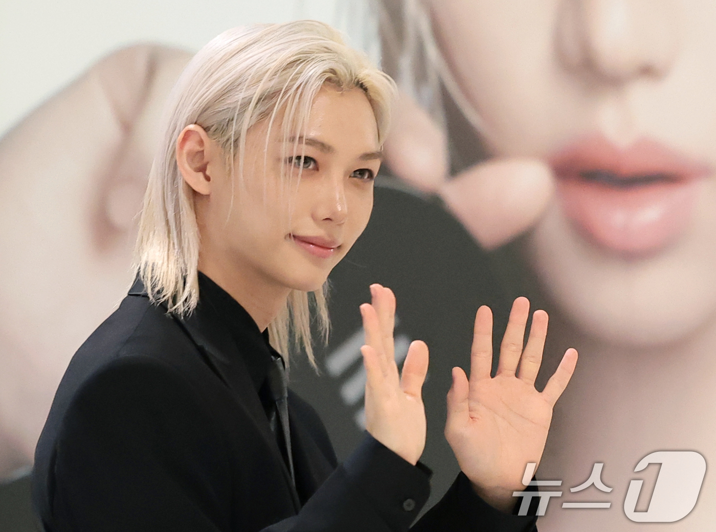 (서울=뉴스1) 권현진 기자 = 스트레이 키즈(Stray Kids) 필릭스가 17일 서울 용산구 아모레퍼시픽 본사에서 열린 2026 HERA BLACK EVENT 포토콜 행사에 참 …