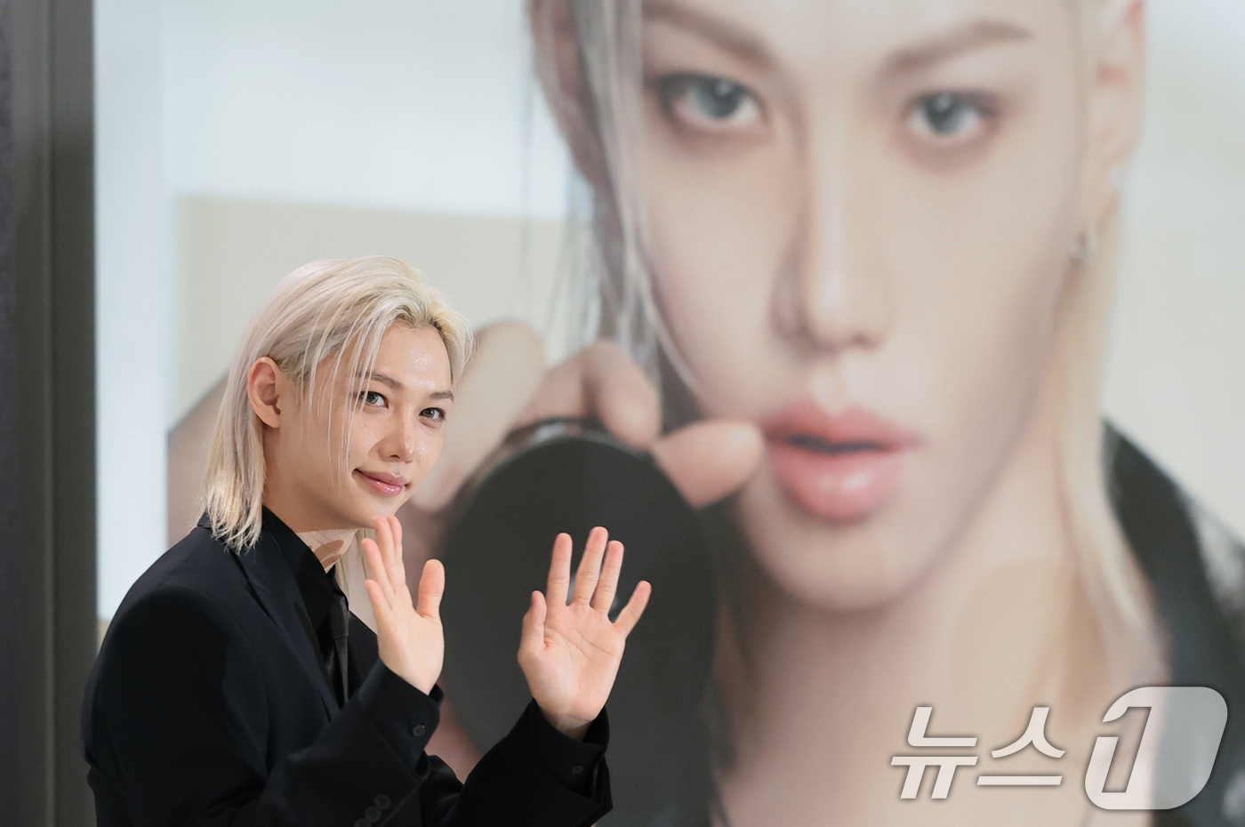 (서울=뉴스1) 권현진 기자 = 스트레이 키즈(Stray Kids) 필릭스가 17일 서울 용산구 아모레퍼시픽 본사에서 열린 2026 HERA BLACK EVENT 포토콜 행사에 참 …