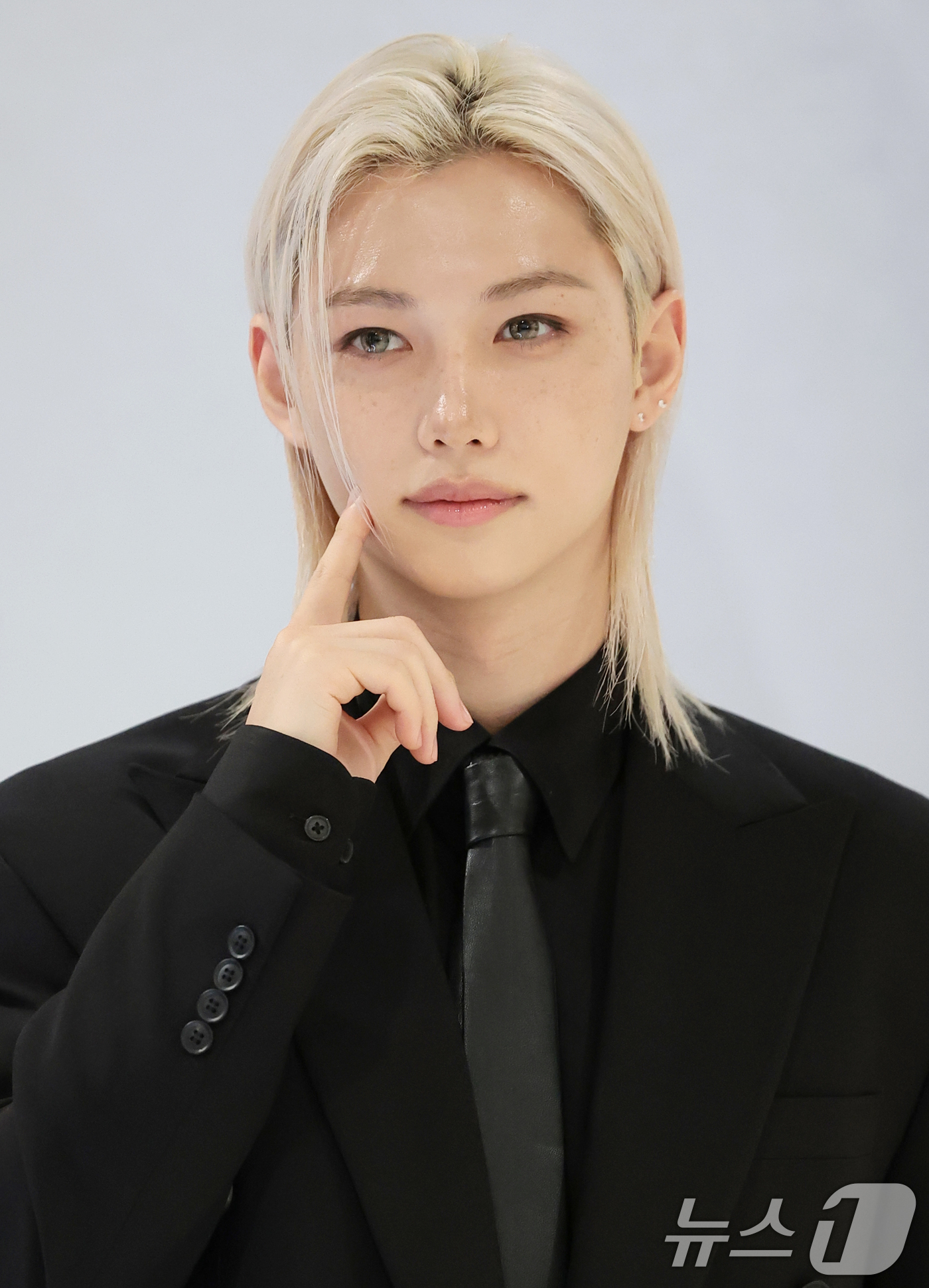 (서울=뉴스1) 권현진 기자 = 스트레이 키즈(Stray Kids) 필릭스가 17일 서울 용산구 아모레퍼시픽 본사에서 열린 2026 HERA BLACK EVENT 포토콜 행사에 참 …