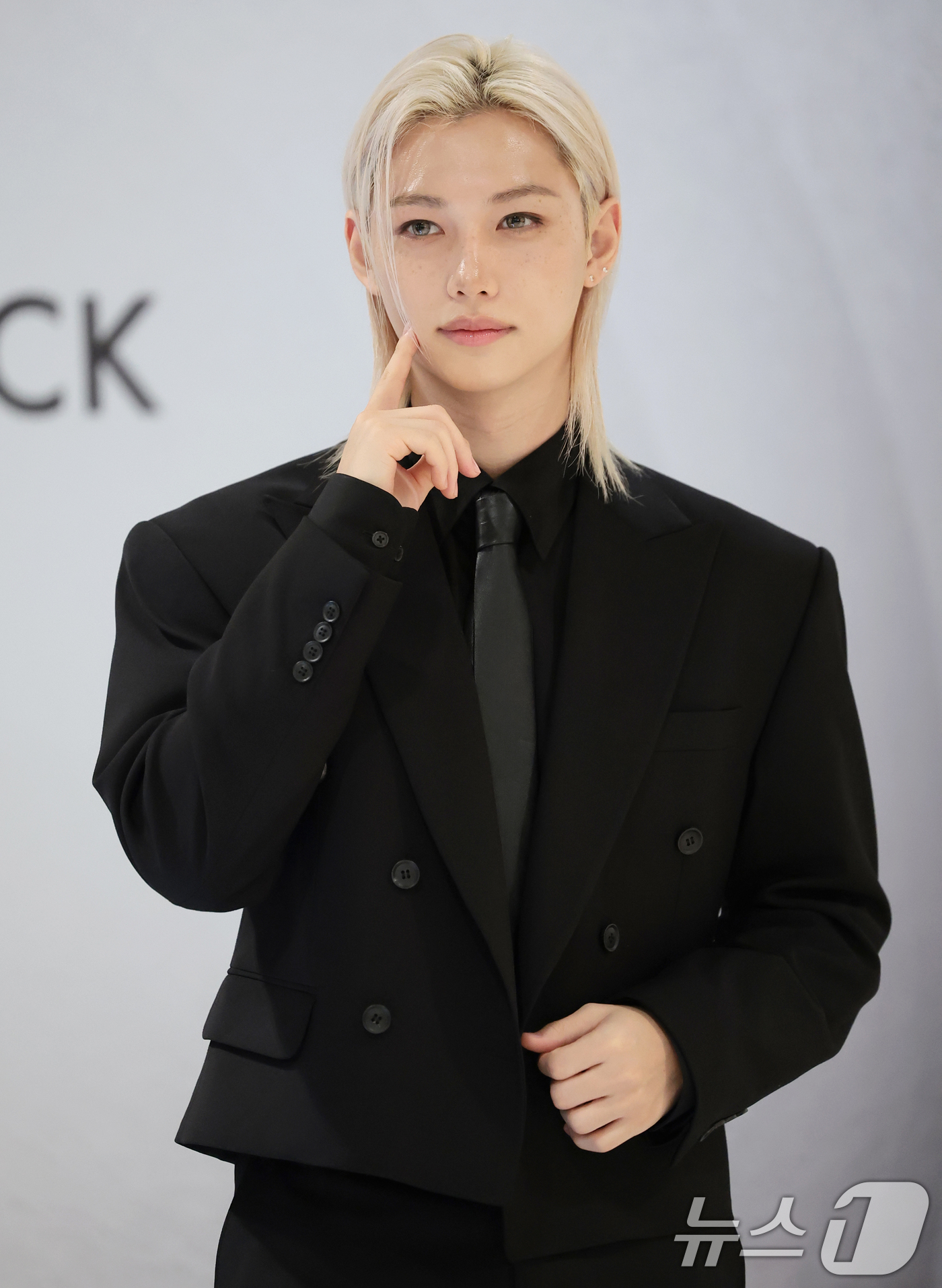 (서울=뉴스1) 권현진 기자 = 스트레이 키즈(Stray Kids) 필릭스가 17일 서울 용산구 아모레퍼시픽 본사에서 열린 2026 HERA BLACK EVENT 포토콜 행사에 참 …