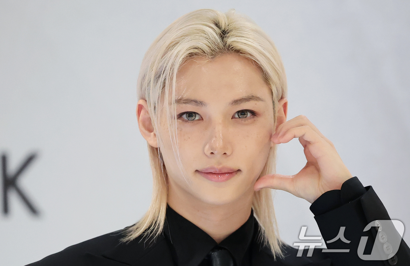 (서울=뉴스1) 권현진 기자 = 스트레이 키즈(Stray Kids) 필릭스가 17일 서울 용산구 아모레퍼시픽 본사에서 열린 2026 HERA BLACK EVENT 포토콜 행사에 참 …