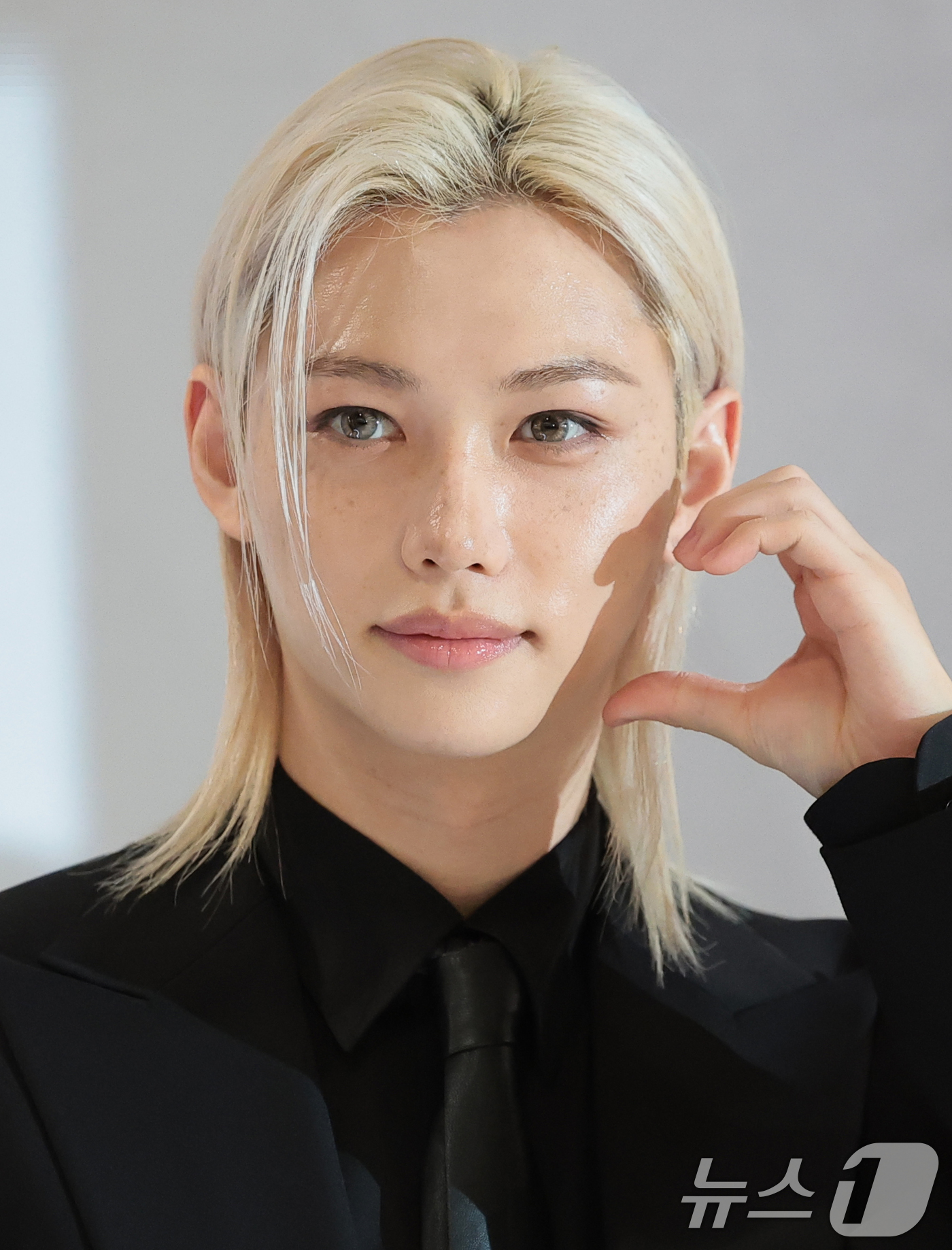 (서울=뉴스1) 권현진 기자 = 스트레이 키즈(Stray Kids) 필릭스가 17일 서울 용산구 아모레퍼시픽 본사에서 열린 2026 HERA BLACK EVENT 포토콜 행사에 참 …