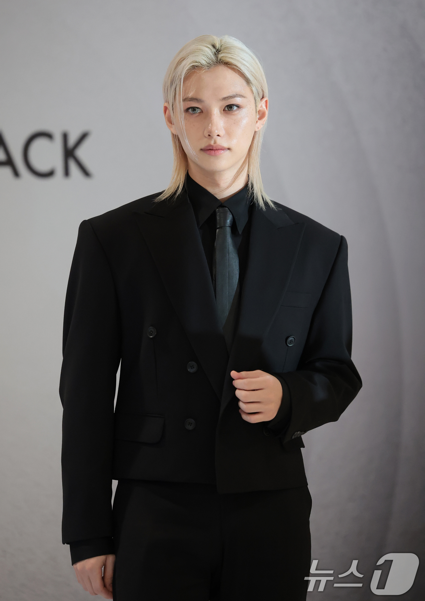 (서울=뉴스1) 권현진 기자 = 스트레이 키즈(Stray Kids) 필릭스가 17일 서울 용산구 아모레퍼시픽 본사에서 열린 2026 HERA BLACK EVENT 포토콜 행사에 참 …