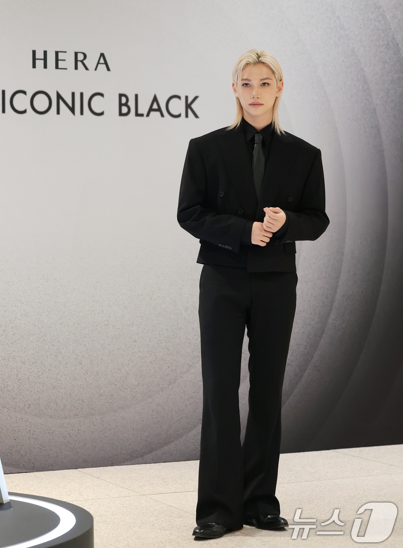 (서울=뉴스1) 권현진 기자 = 스트레이 키즈(Stray Kids) 필릭스가 17일 서울 용산구 아모레퍼시픽 본사에서 열린 2026 HERA BLACK EVENT 포토콜 행사에 참 …