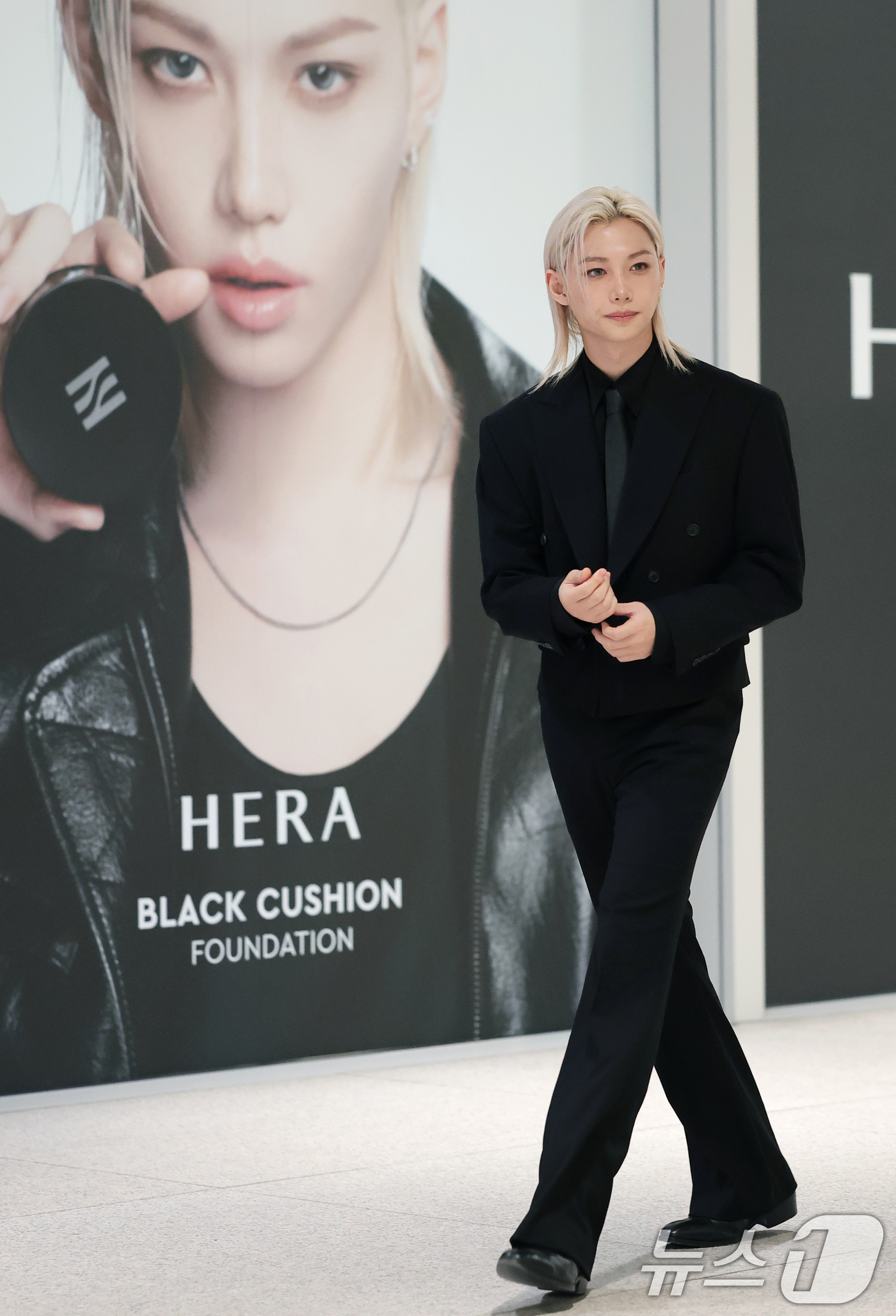 (서울=뉴스1) 권현진 기자 = 스트레이 키즈(Stray Kids) 필릭스가 17일 서울 용산구 아모레퍼시픽 본사에서 열린 2026 HERA BLACK EVENT 포토콜 행사에 참 …