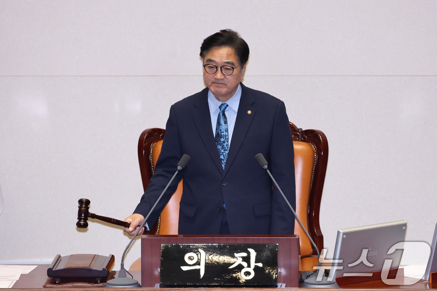 (서울=뉴스1) 신웅수 기자 = 우원식 국회의장이 18일 서울 여의도 국회에서 열린 제434회국회(임시회) 제6차 본회의에서 의사봉을 두드리고 있다. 2026.4.18/뉴스1