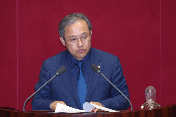 공직선거법 개정안 제안 설명하는 송기헌 위원장