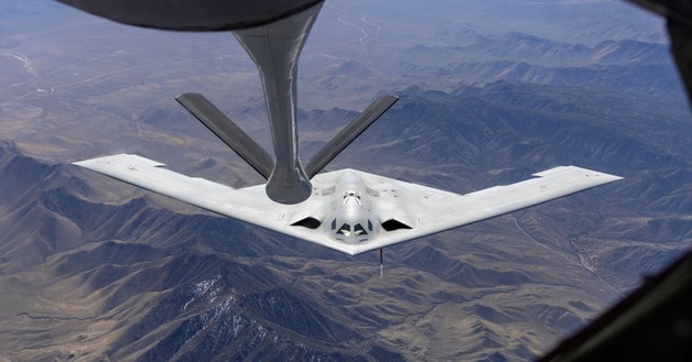 '침묵의 암살자' 후계자 'B-21' 공개…中 견제 핵심 전략 자산 부상