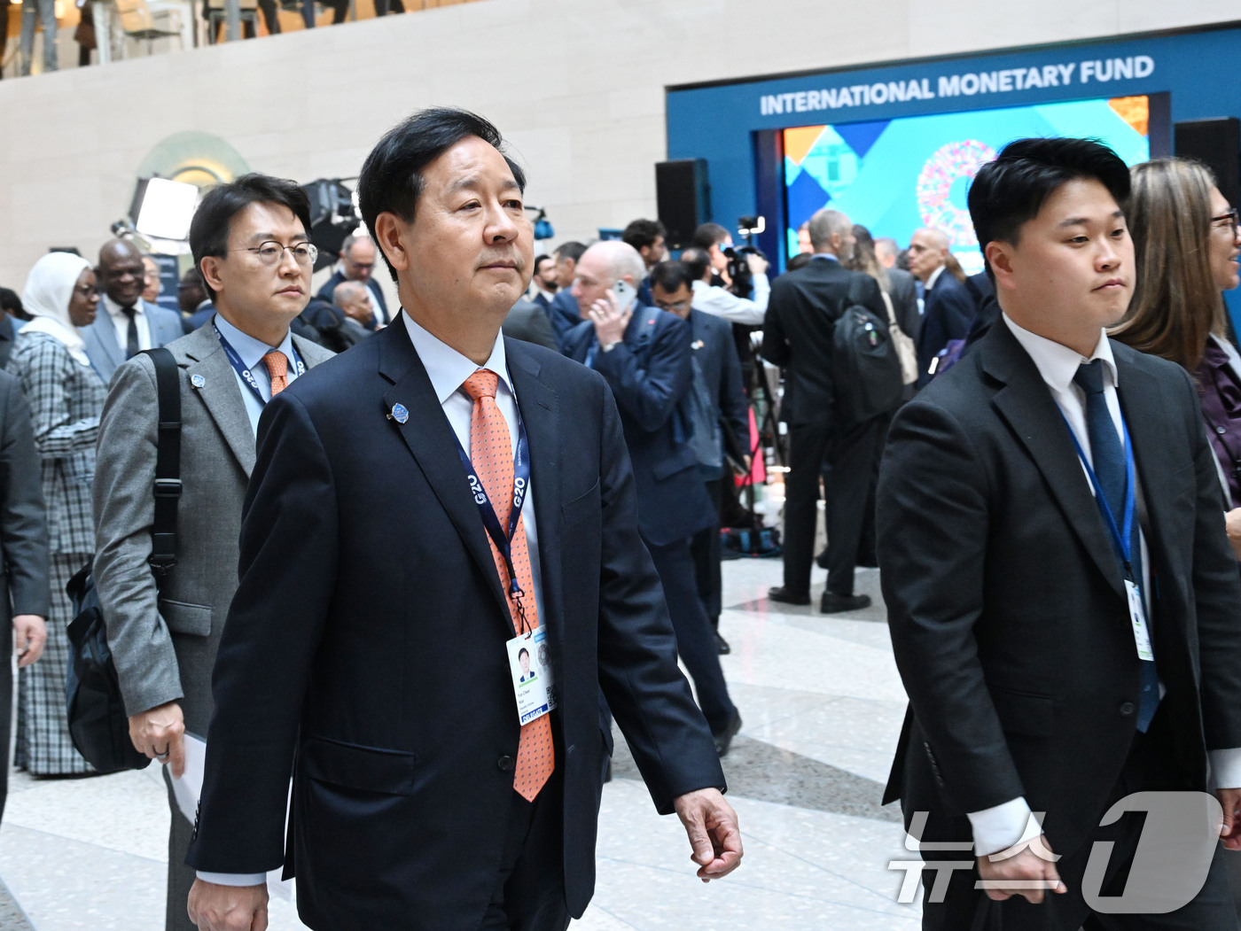 (서울=뉴스1) = 구윤철 부총리 겸 재정경제부 장관이 17일(현지시간) 미국 워싱턴D.C 국제통회기금(IMF)에서 열린 국제통화기금위원회(IMFC)에 참석하고 있다. (재정경제부 …