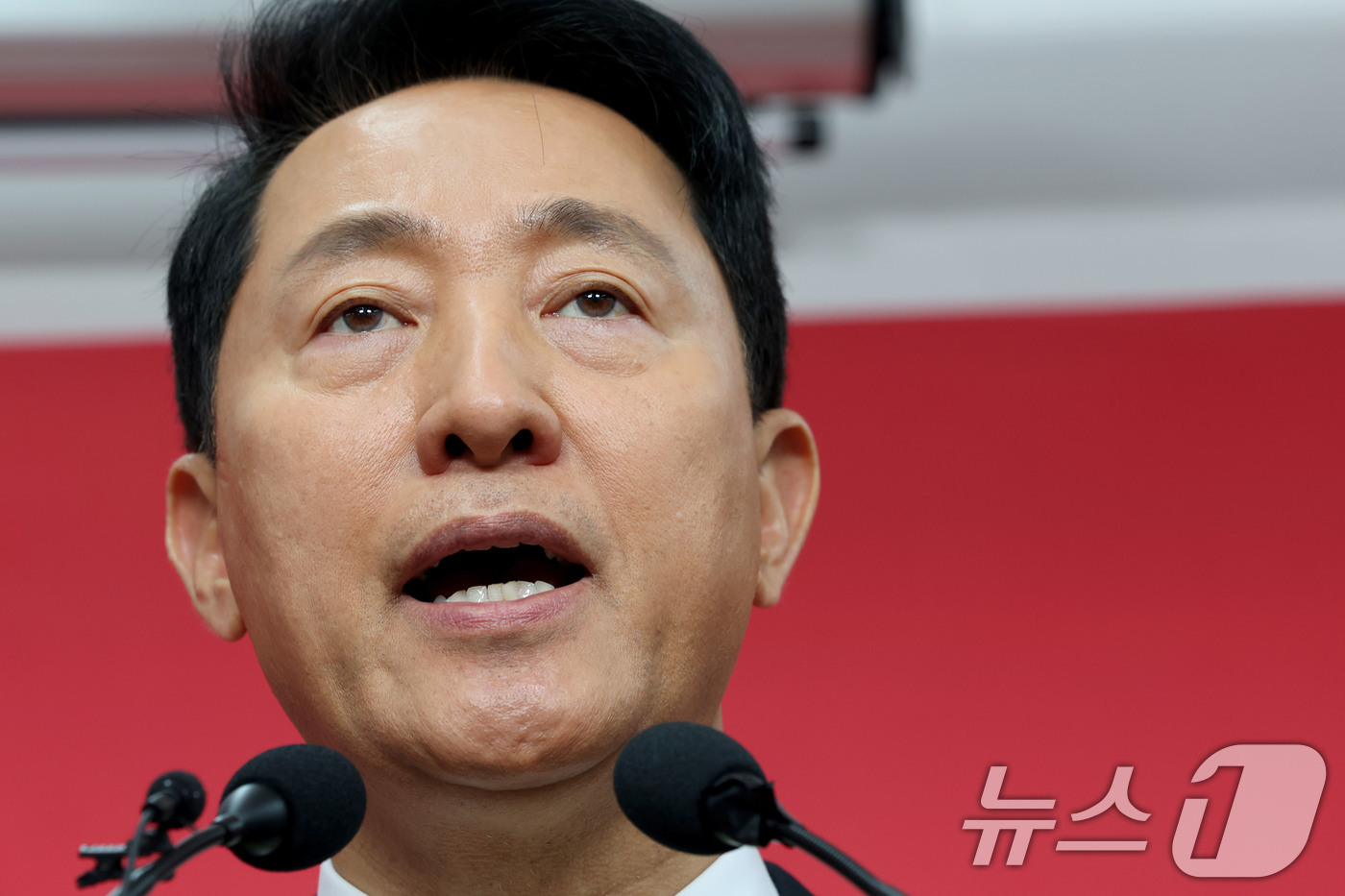 (서울=뉴스1) 이광호 기자 = 6.3전국동시지방선거 국민의힘 서울시장 후보로 확정된 오세훈 서울시장이 18일 오전 서울 영등포구 국민의힘 중앙당사에서 기자회견을 하고 있다. 이날 …