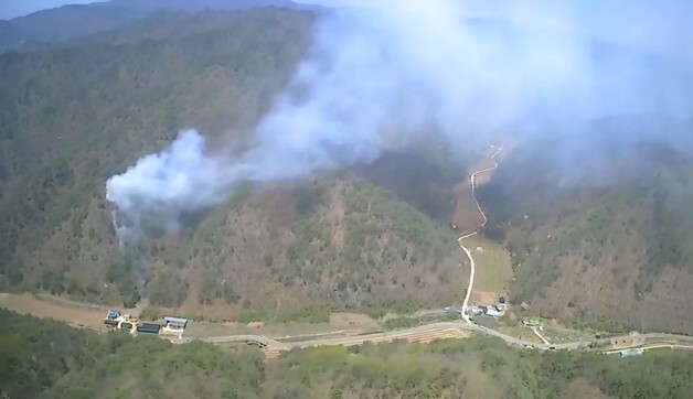 안동 예안면 야산서 불…당국 "헬기 8대 투입 진화 중"