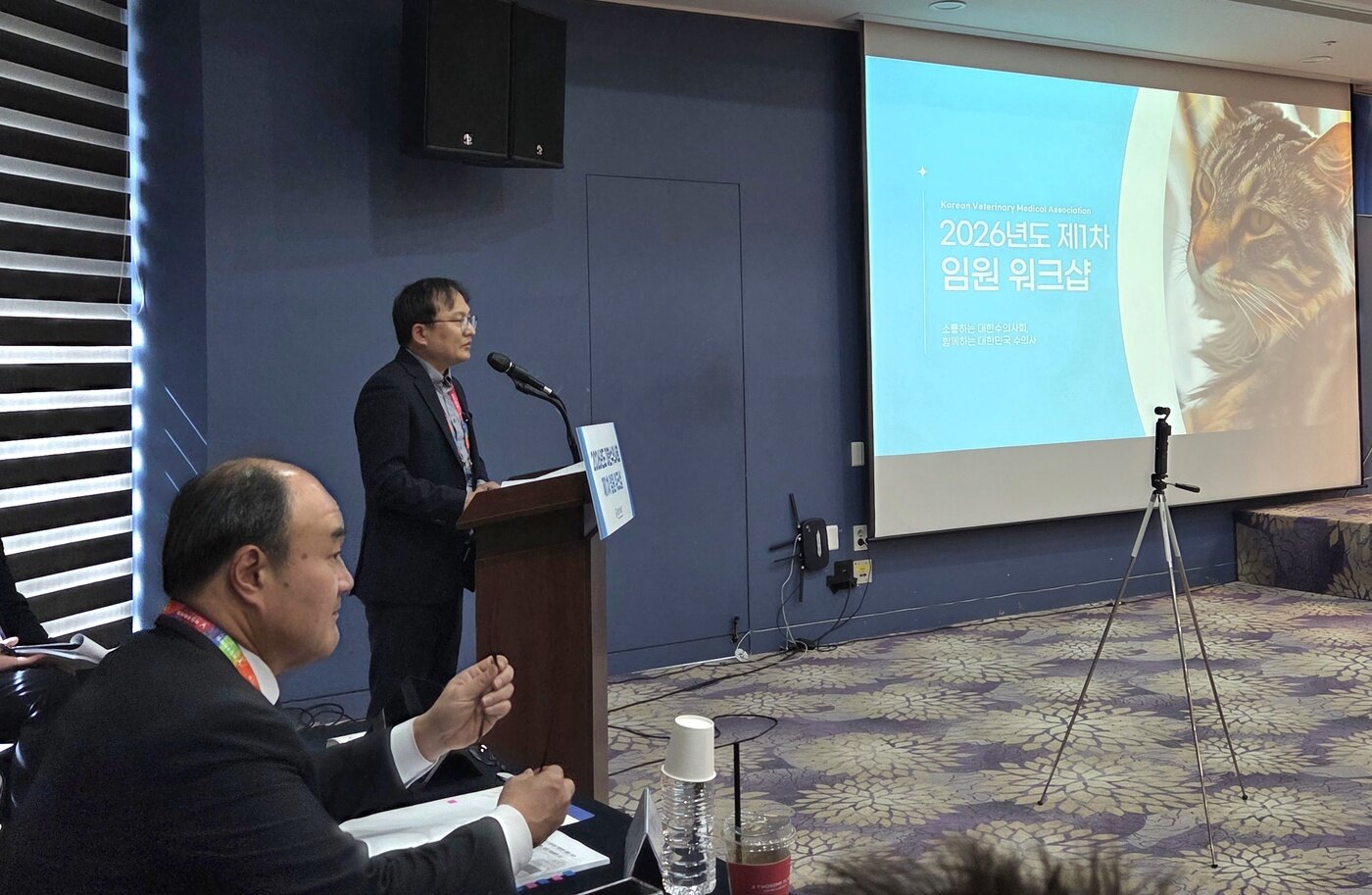 본문 이미지 - 김동완 대한수의사회 국장이 임원 워크숍에서 수의계 조직 이해를 주제로 발표하고 있다. ⓒ 뉴스1 한송아 기자