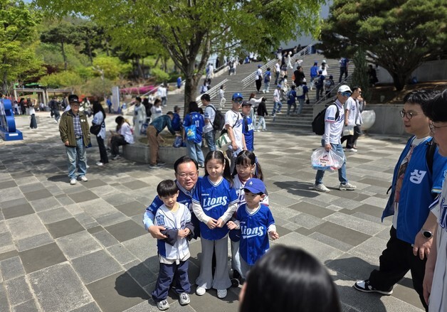 김부겸, 대구 민심 공략 '가속'…국힘, 공천 갈등 속 '주춤'(종합)