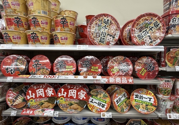 농심 '신라면 툼바' 日 3대 편의점 90% 뚫었다…출시 1년만 쾌거