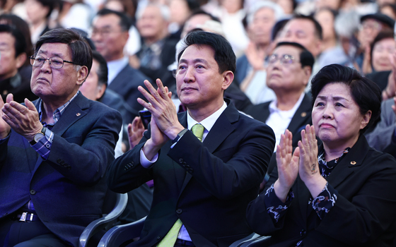 손뼉치는 오세훈 서울시장