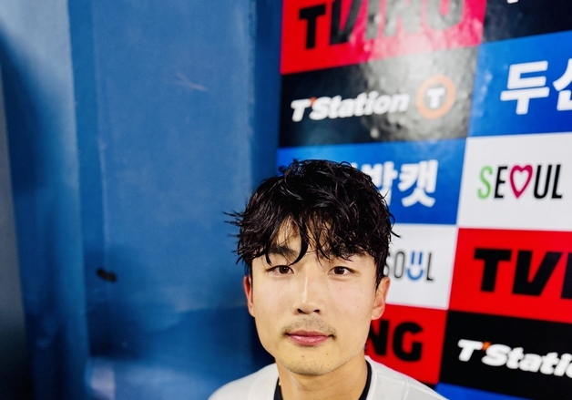 '데뷔 첫 끝내기' 두산 이유찬 "찬물 맞았는데 뜨겁더라"