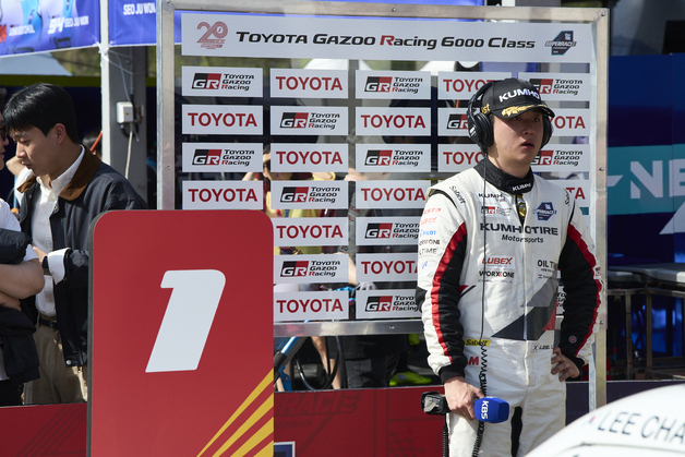 금호 SLM 이창욱, 2026 슈퍼레이스 개막전 우승…이정우 2위